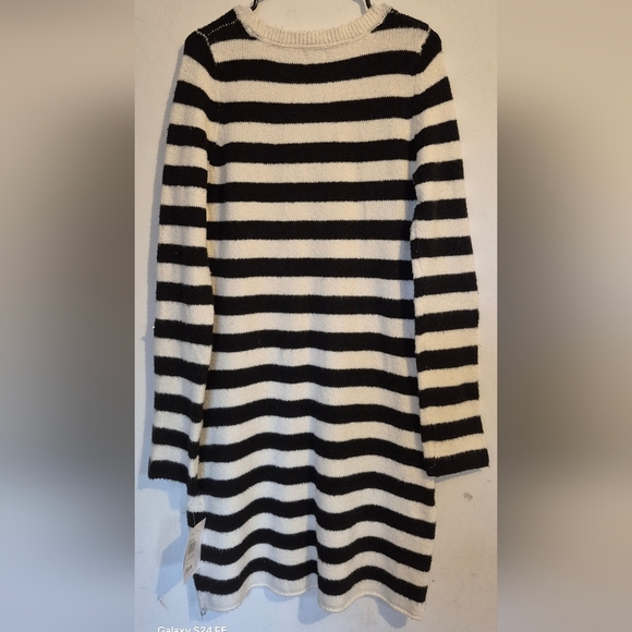 Classic Black and White Striped Women's Sweater - Picture 5 of 7
